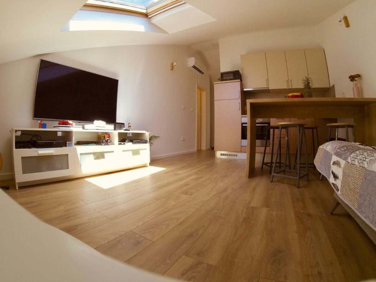 Geek Apartment Омиш Экстерьер фото